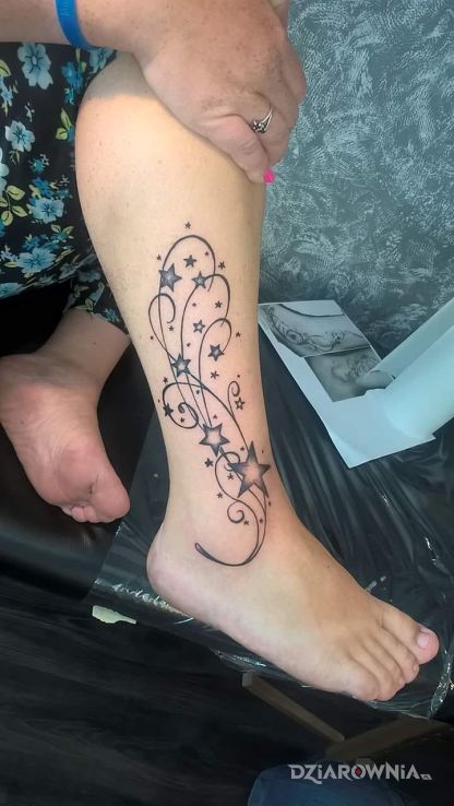 Tatuaż - - gwiazdy