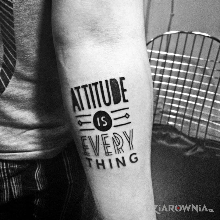 Tatuaż attitude is everything - napisy