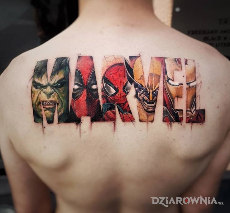 Tatuaż marvel - napisy