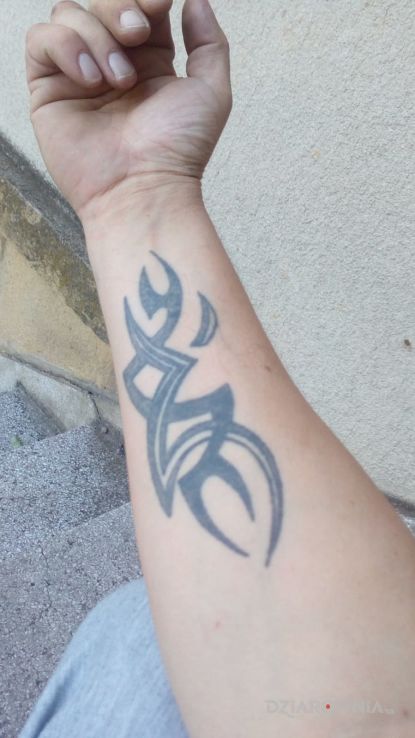 Tatuaż troszke lat juz ma - tribale