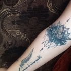 Kwiat lotosu,piorko z napisem, krzyzyk