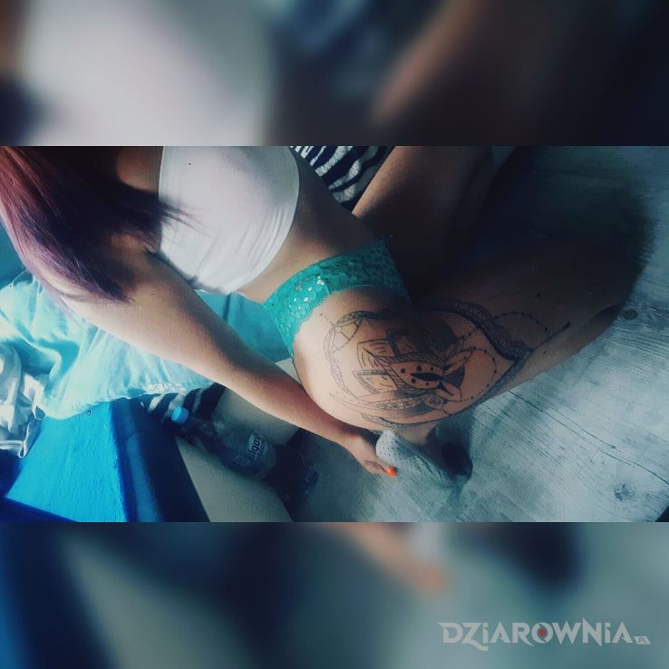Tatuaż moje  - seksowne