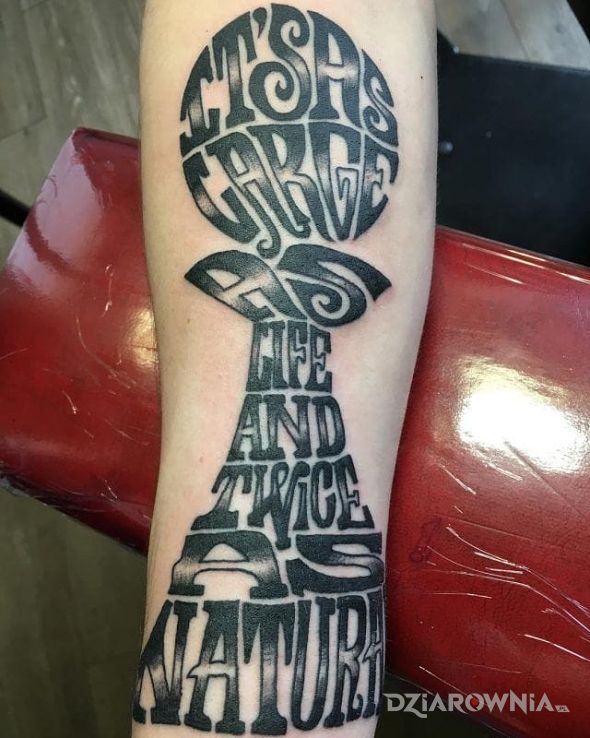 Tatuaż dziwny napis - napisy