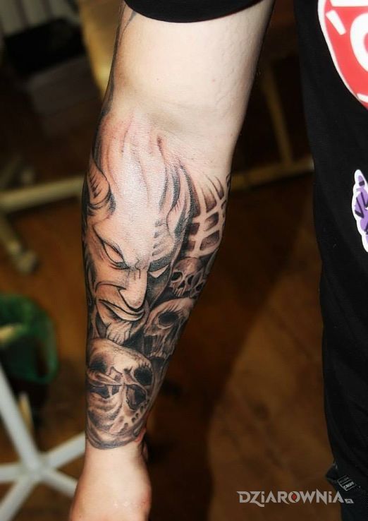 Tatuaż diabeł - czaszki