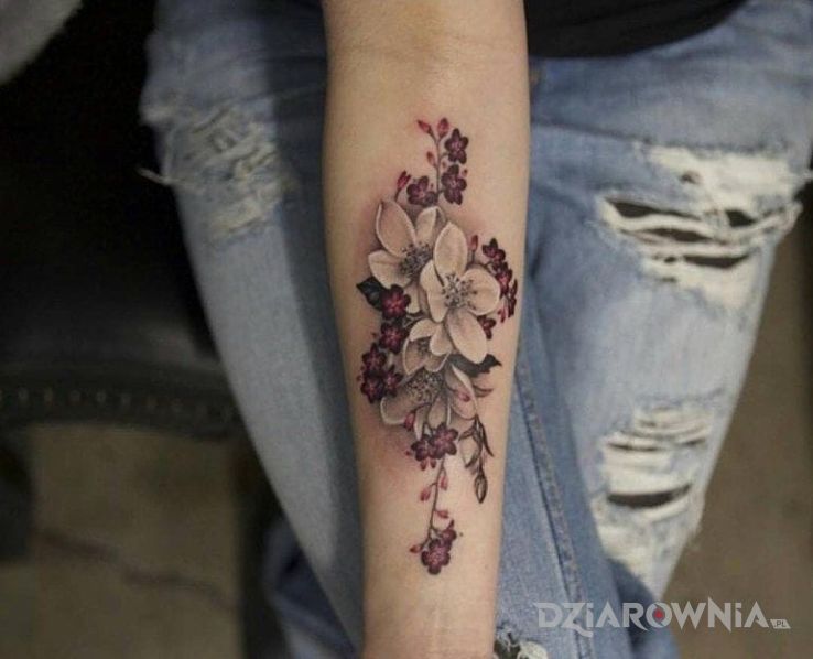 Tatuaż bialy kwiat - kwiaty