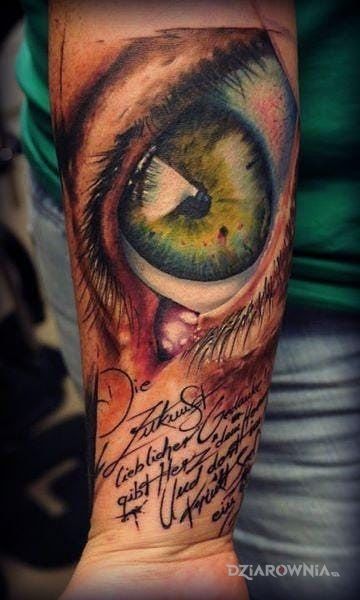 Tatuaż zielone oko - napisy