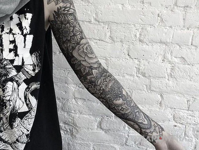 Tatuaż kwiaty i mandale - rękawy