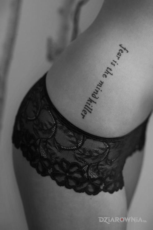 Tatuaż sexy napis - seksowne