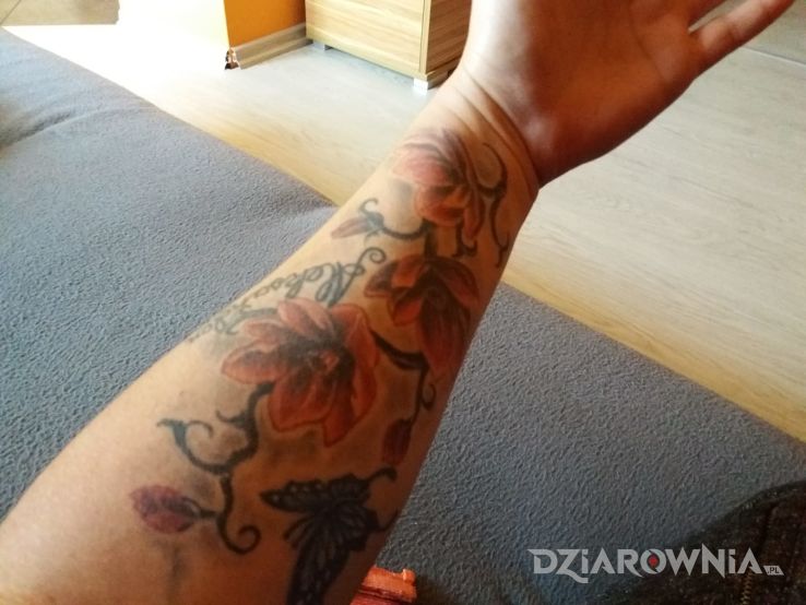 Tatuaż kwiatki - kwiaty