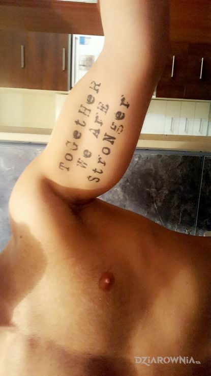 Tatuaż together we are stronger - napisy