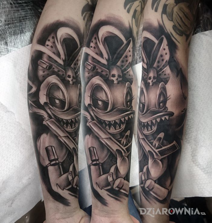 Tatuaż mroczna daisy - postacie