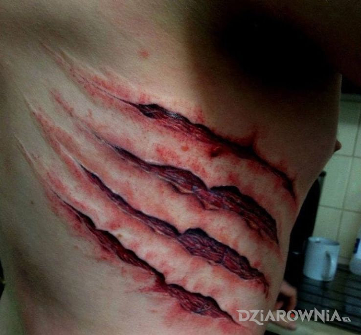 Tatuaż spotkanie z bestią - realistyczne