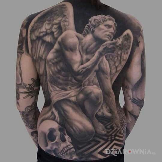 Tatuaż anioł - czaszki