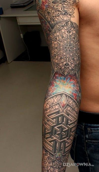 Tatuaż gimnastyka dla mózgu - rękawy