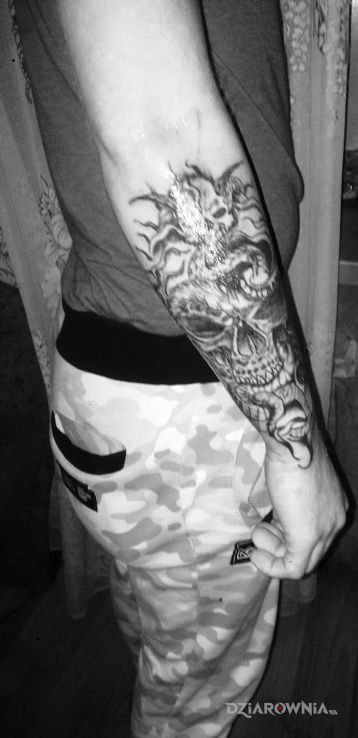 Tatuaż niedługo kończę rękaw  - czaszki