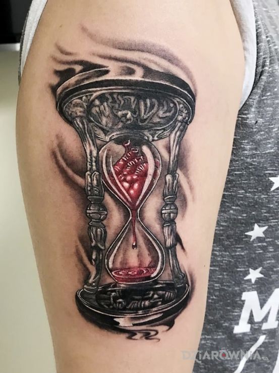 Tatuaż zegar - przedmioty