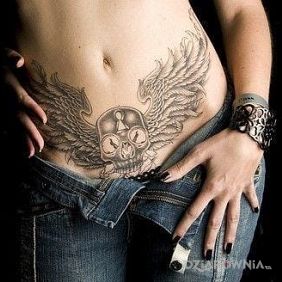 Czaszka ze skrzydłami