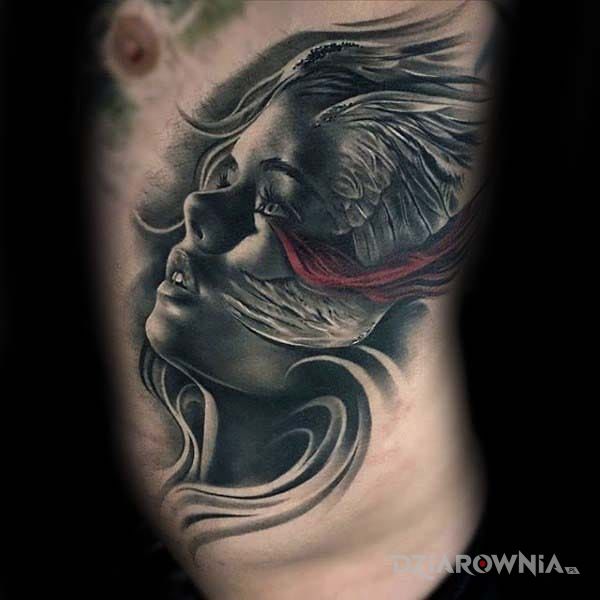 Tatuaż uskrzydlony portret - realistyczne