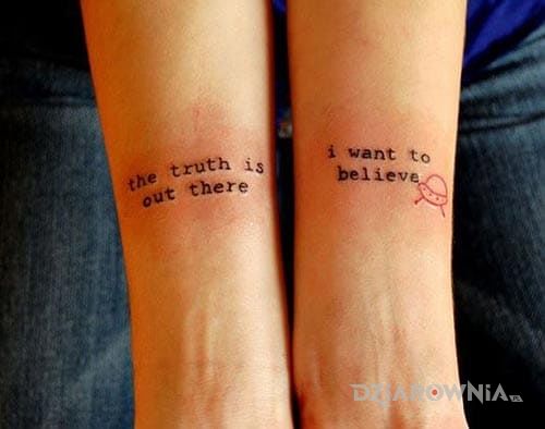 Tatuaż wierzyć - napisy