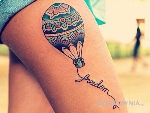 Tatuaż freedom - napisy
