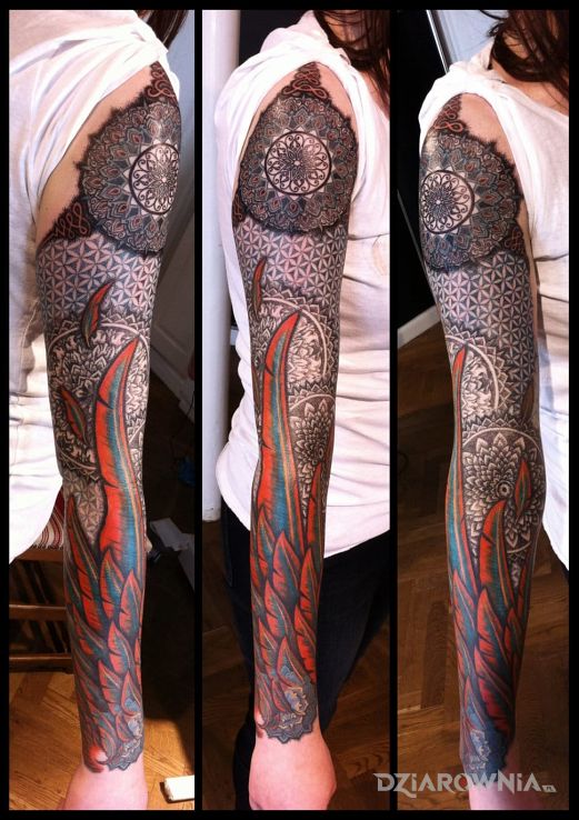 Tatuaż pióra w rękawie - mandale