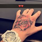 Róża bo oznacza miłość.