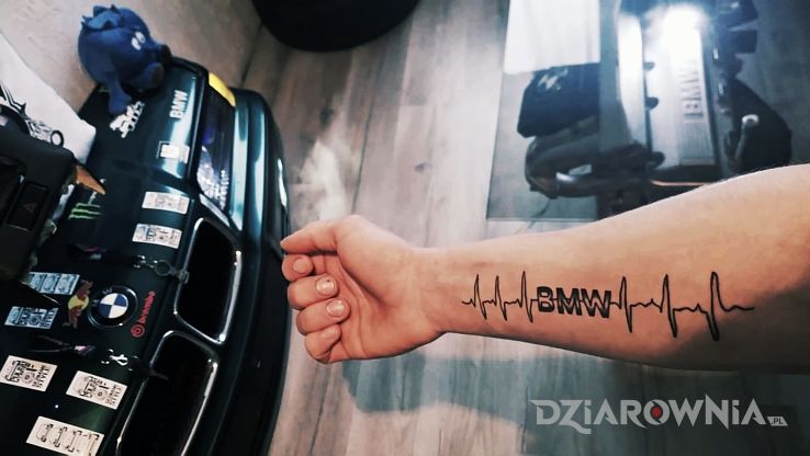 Tatuaż bmw - napisy