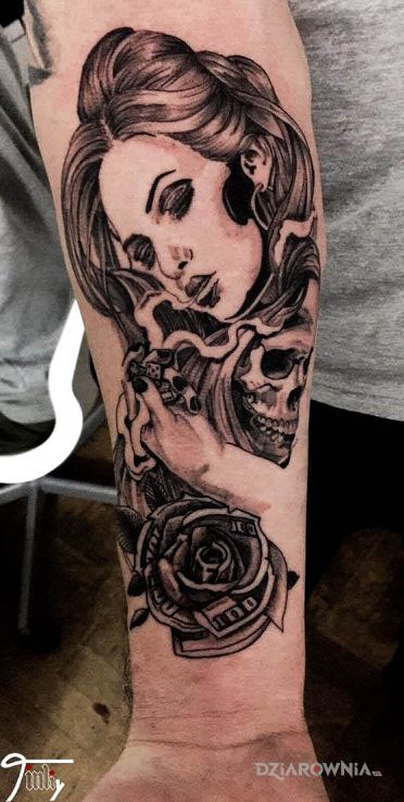 Tatuaż przedramie z dzisiaj  - kwiaty