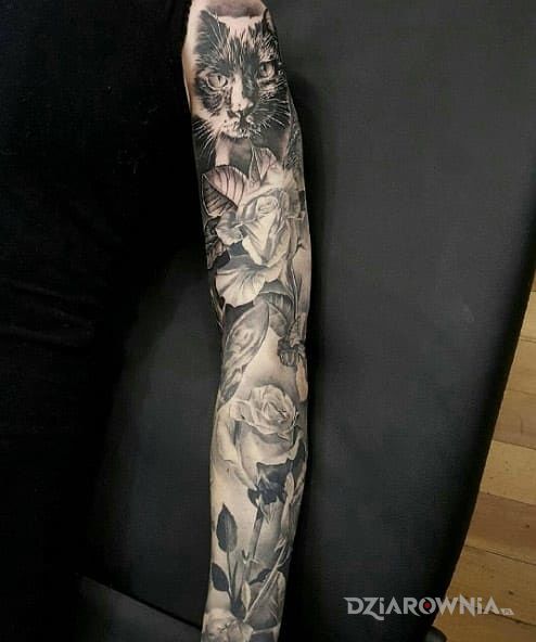 Tatuaż kot i róże - zwierzęta