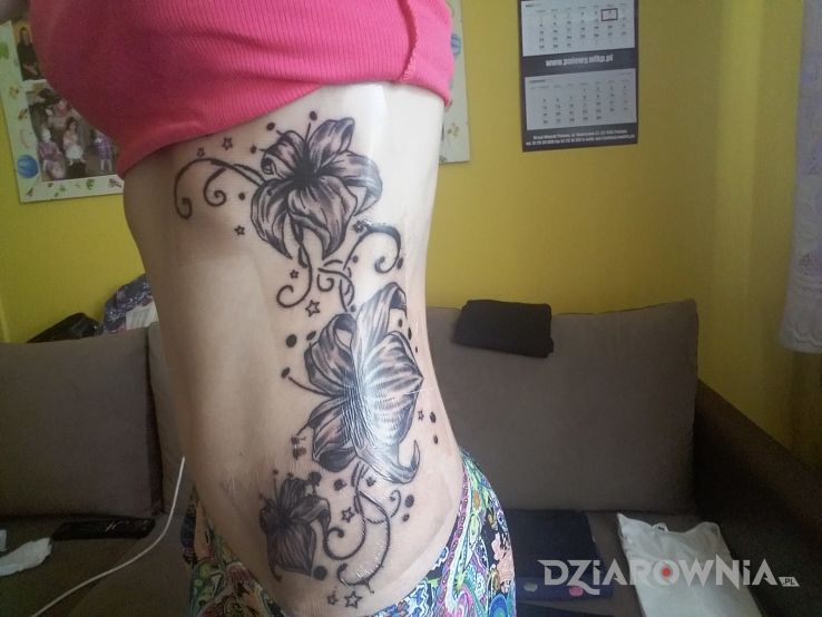 Tatuaż kwiatki - kwiaty