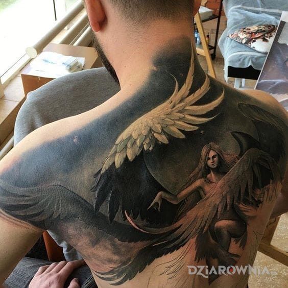 Tatuaż anielica - anioły