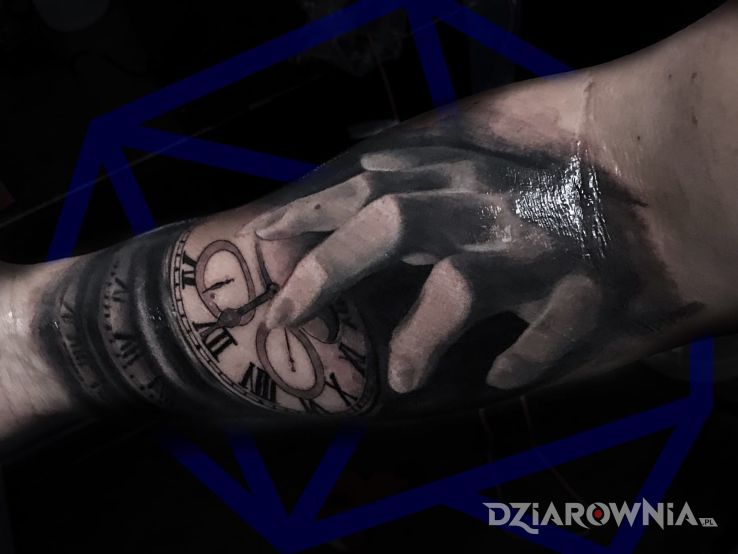 Tatuaż time - realistyczne