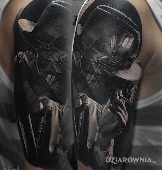 Tatuaż elegancja z fajką - postacie