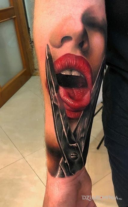 Tatuaż nozyczki - realistyczne