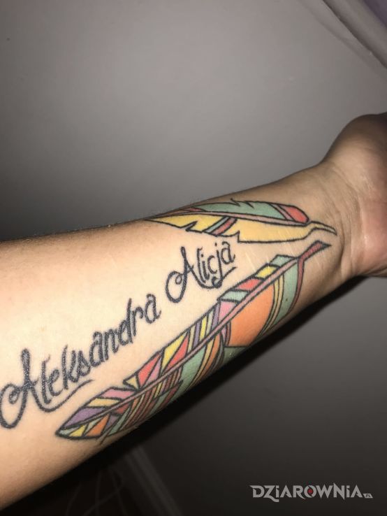 Tatuaż imiona córek - kolorowe