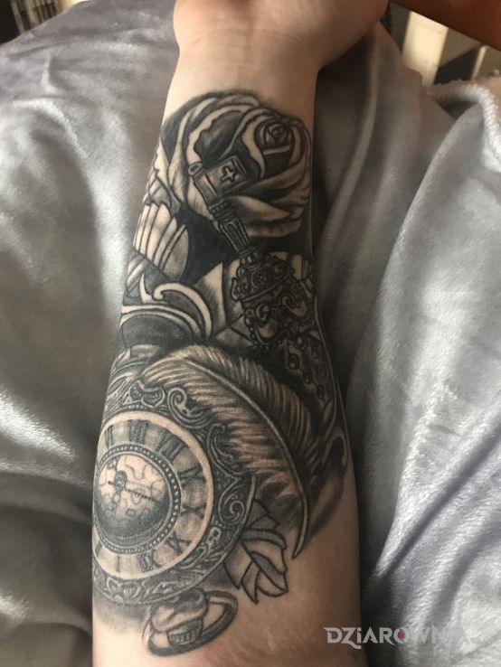 Tatuaż cos - przedmioty