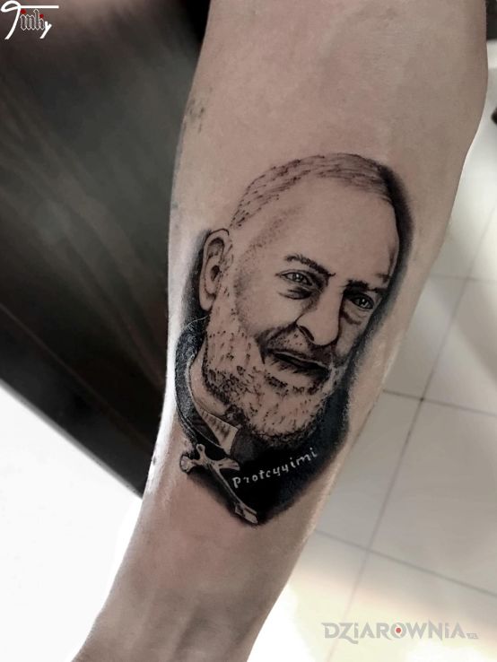 Tatuaż na święta wleciał ojciec pio  - postacie