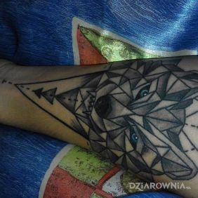 Tatuaż przedramię geometryczny