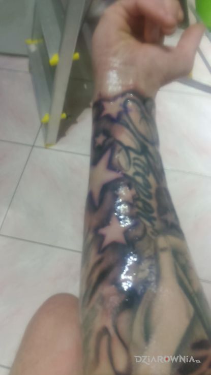 Tatuaż gwiazdy - gwiazdy