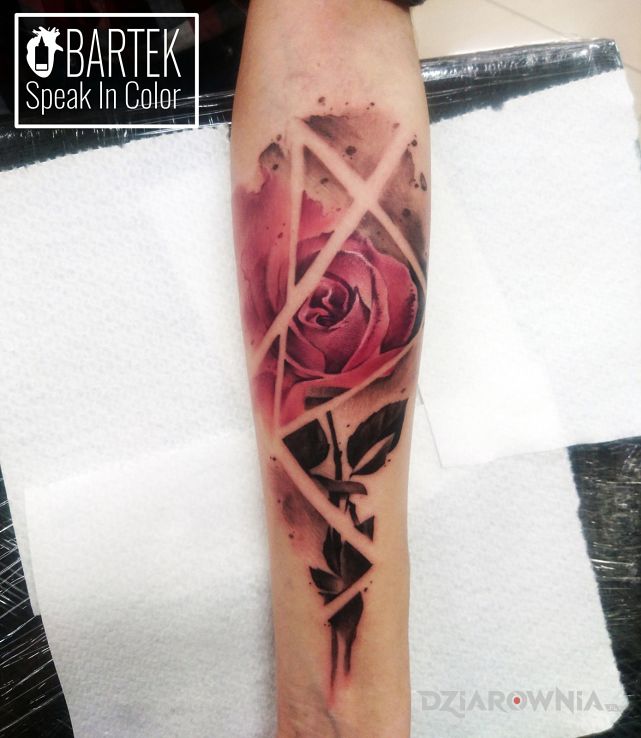 Tatuaż różyczka - kwiaty