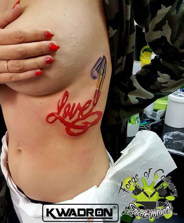 Tatuaż love - kolorowe