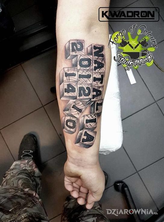Tatuaż klocki - napisy