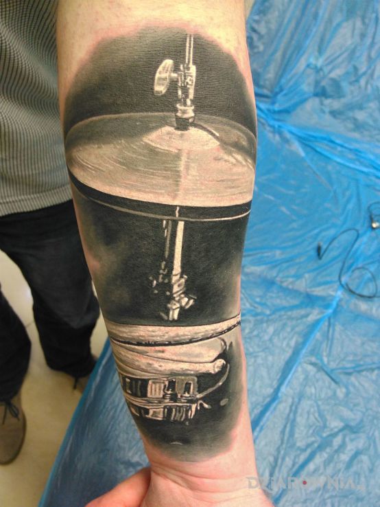 Tatuaż drums tattoo - realistyczne