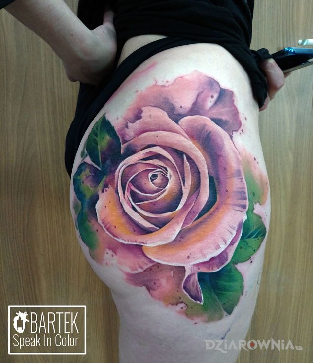 Tatuaż różyczka - kwiaty