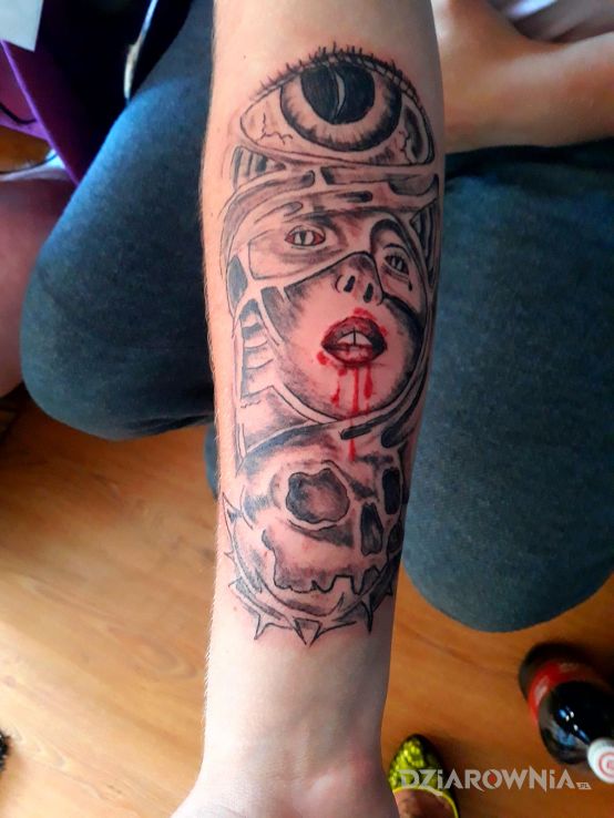 Tatuaż twarz kobiety  czaszka oko wilka - twarze