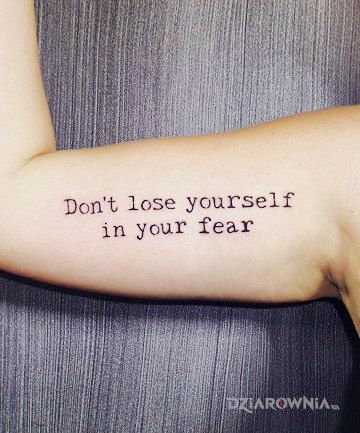 Tatuaż ty i twój strach - napisy