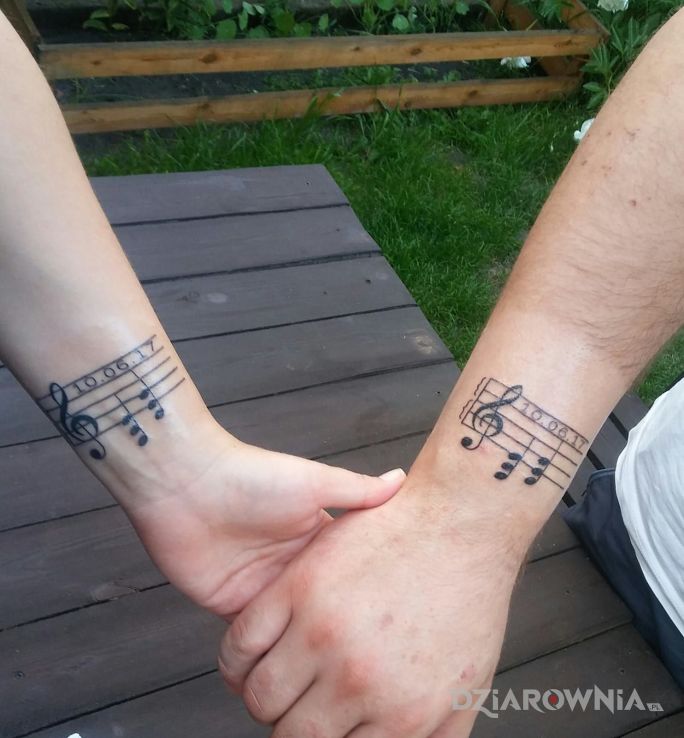 Tatuaż pięciolinia - miłosne