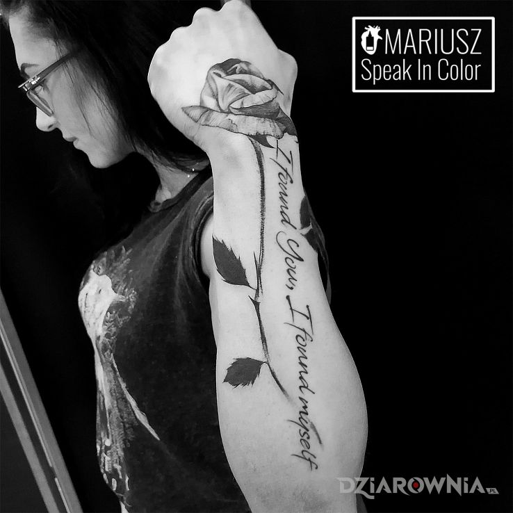 Tatuaż różyczka - kwiaty