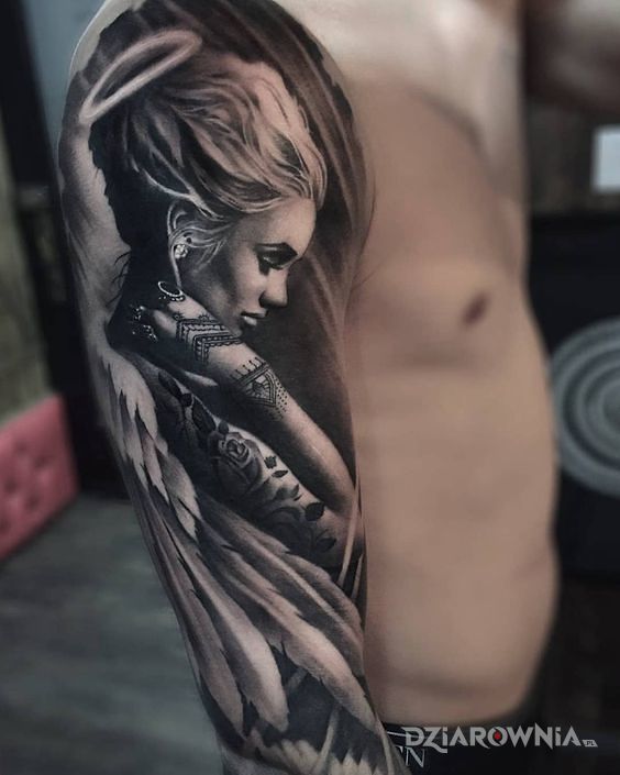 Tatuaż aniol z dziarami - realistyczne