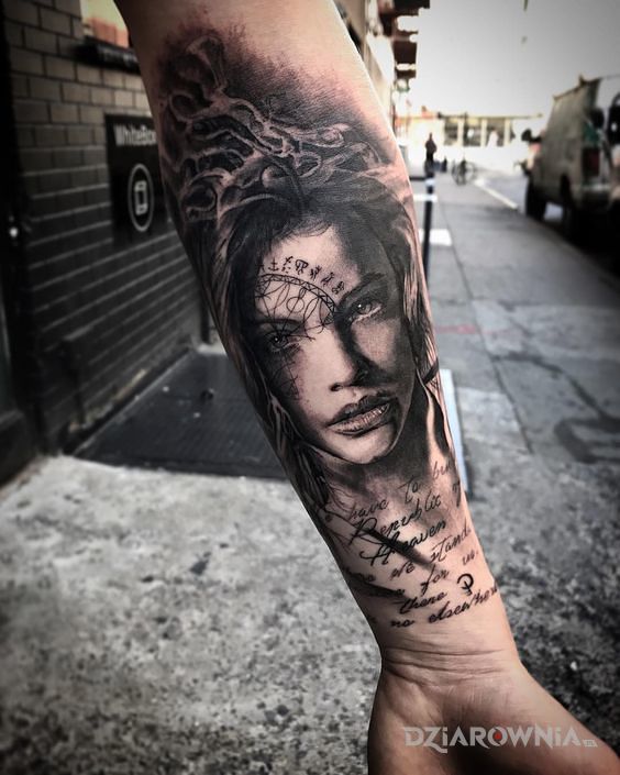 Tatuaż portrecik - napisy